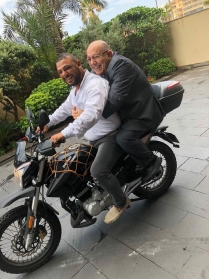 لدى تنقله في العاصمة بيروت بواسطة الموتسيكل  تجنبا لزحمة السير مع مرافقه المختار علي وزنه